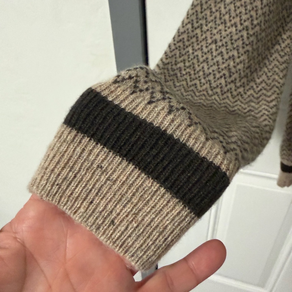 Rugged Merino Wool Donegal
Herringbone Medium Sweater For Men - Picture 5 of 11